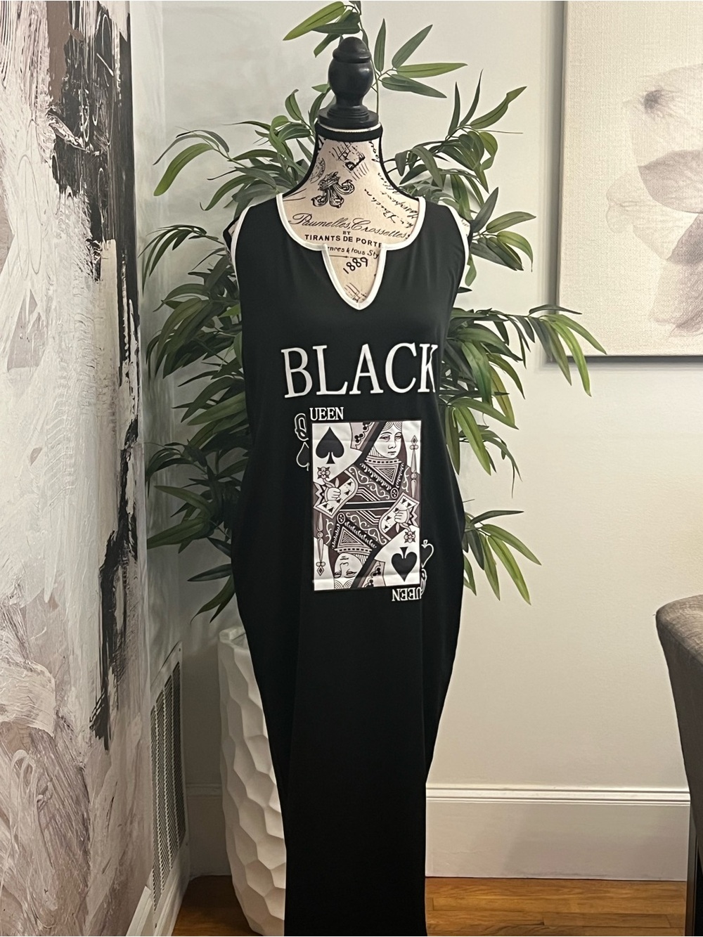 Black Brand Queen Graphic Sleeveless Maxi Dress